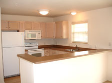 kitchen w/breakfast bar